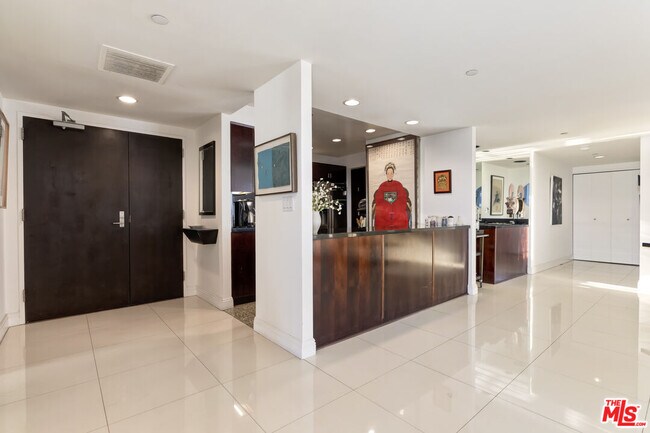 Building Photo - 10445 Wilshire Blvd