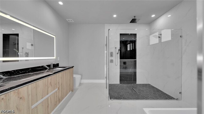 Building Photo - 1521 NW 37th Ave