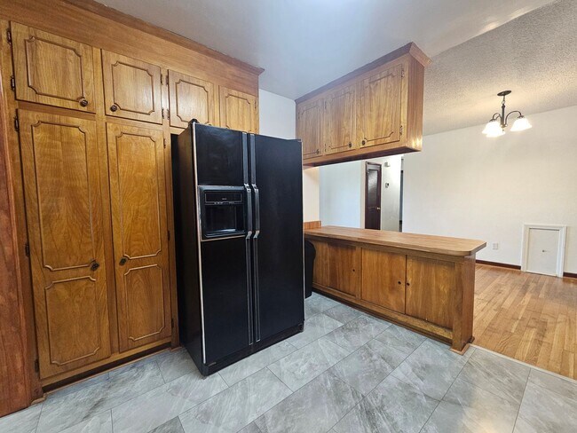 Building Photo - Manor View