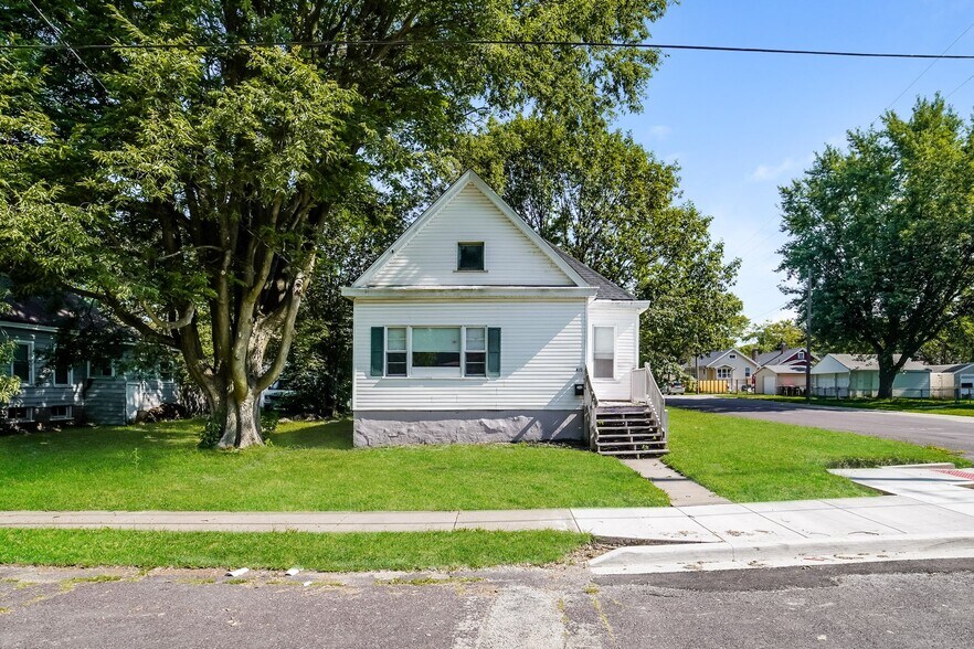Building Photo - 419 E Maywood Ave