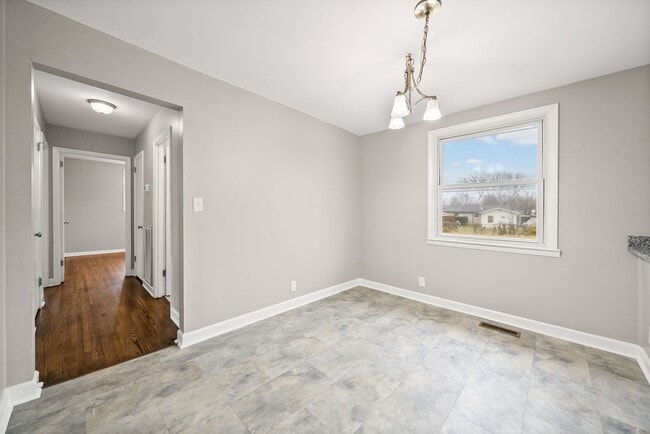 Building Photo - 3 Bedroom Pet Friendly Home For Rent Near Post!