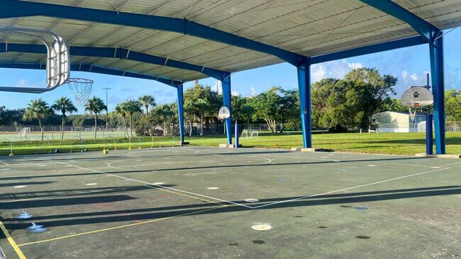 Building Photo - 1412 Leland Way