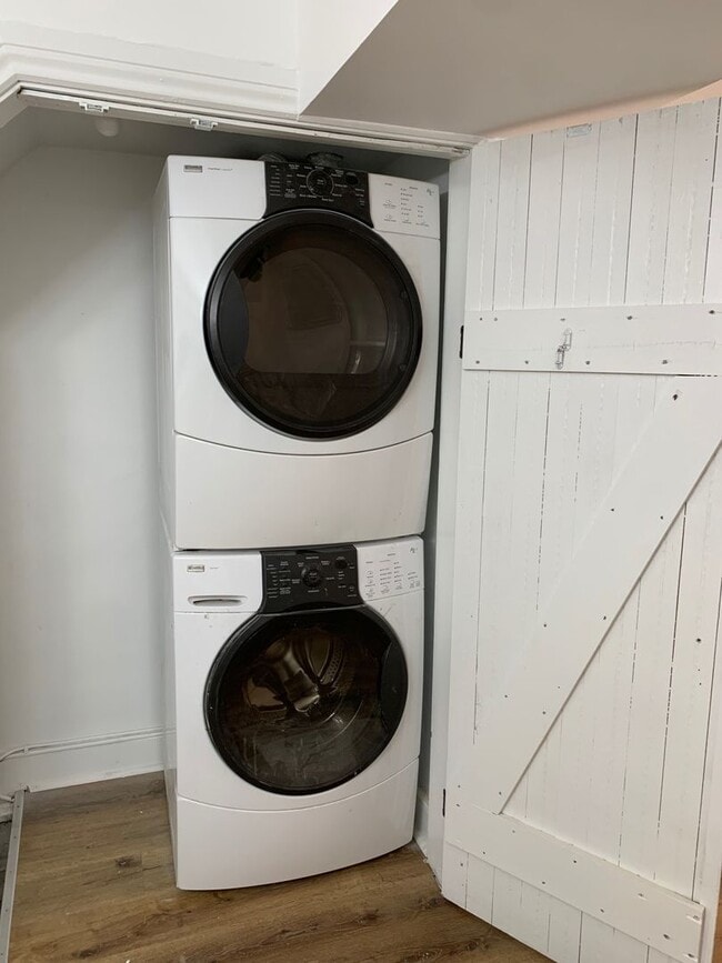 Building Photo - Adorable Single Family Home on Grand St