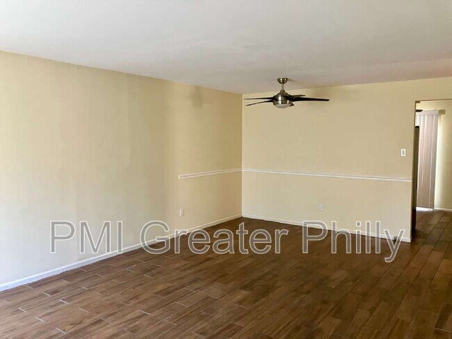 Building Photo - 1688 Bluebird Dr