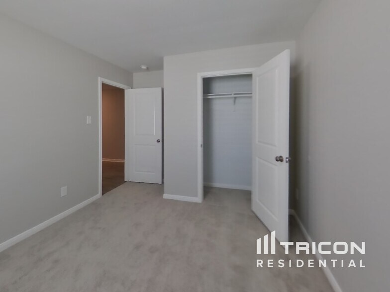 Building Photo - 15680 Del Norte Dr