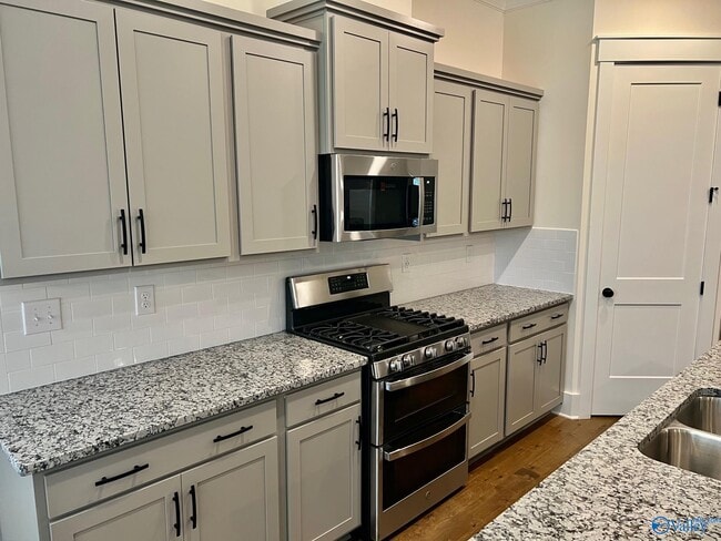 Building Photo - 330 Silo Ln