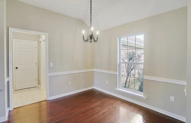 Building Photo - 401 Westport Way