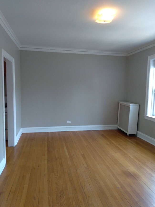 Building Photo - First Floor, Rarely Available, Spacious 1 ...