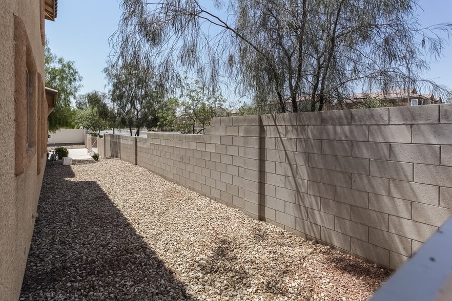 Building Photo - 944 Lucky Bamboo Dr