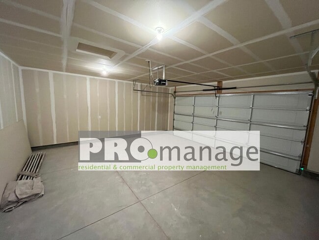 Building Photo - 3 Bed, 2 Bath Town Home w/ 2 Car Garage - BRAND NEW - Idaho Falls
