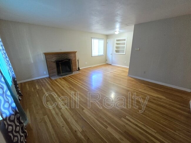 Building Photo - 1218 E 33rd Ave