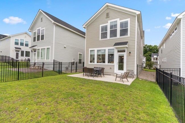 Building Photo - 5631 Fletcher Oaks Dr