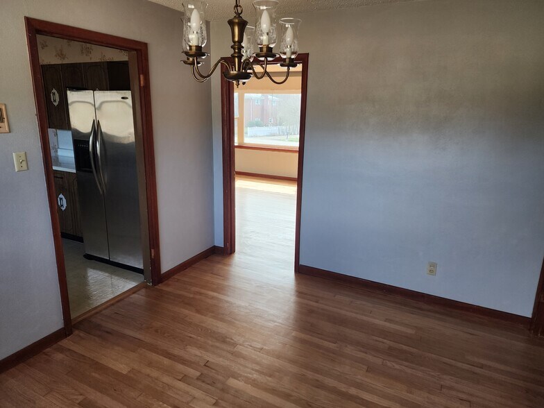 Building Photo - 6911 Hickory View Ln