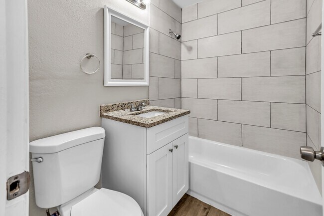 Building Photo - 319 Sw 9Th Ave