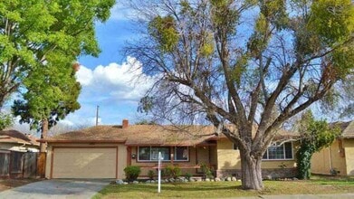 Building Photo - Concord, Holbrook Heights Charming 3-Bed, 2-Bath Home - 16 Month Lease