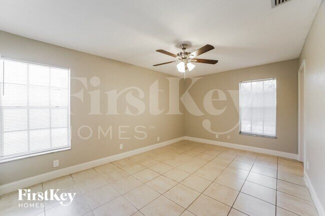 Building Photo - 341 NE 34th Ct