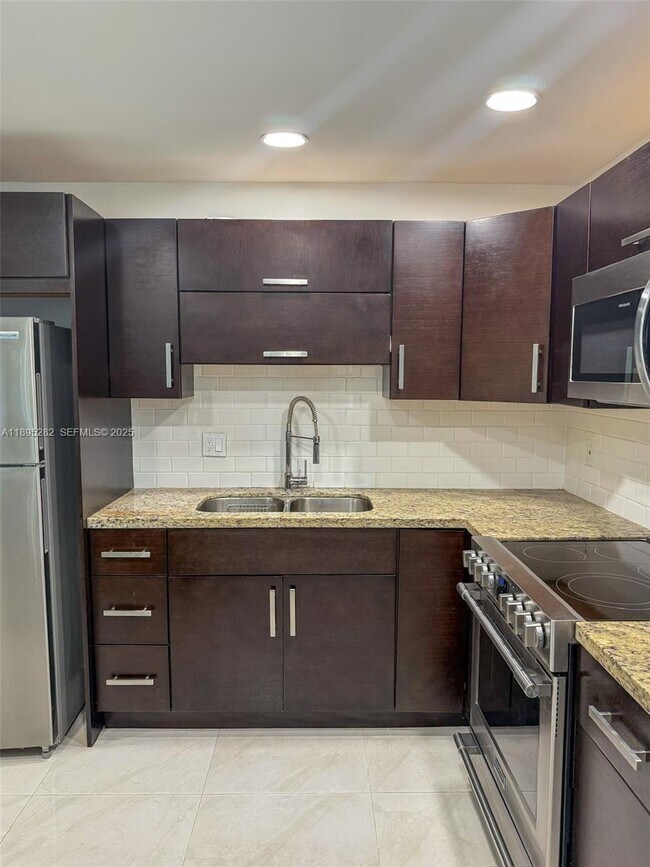 Building Photo - 7051 Environ Blvd