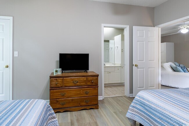 Building Photo - 9776 Leyland Dr