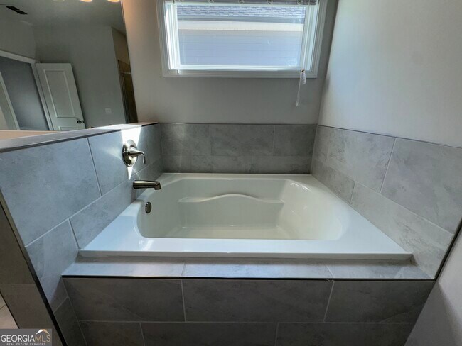 Building Photo - 3468 Jasmine Wy