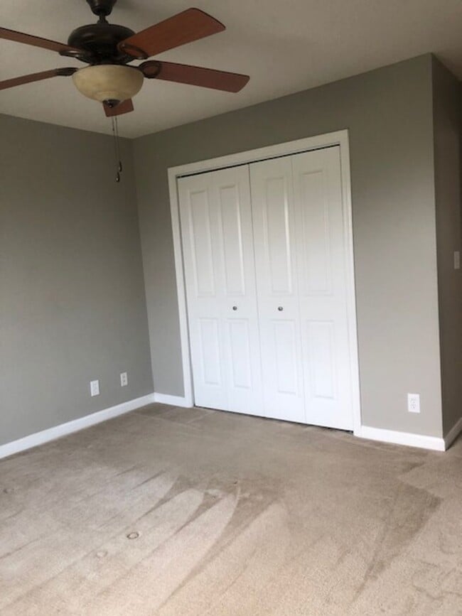 Building Photo - STONES CROSSING...3 Bed 2 Bath
