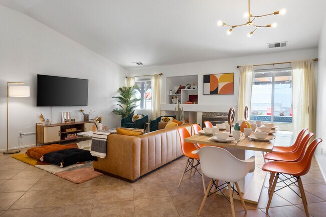 Building Photo - Hilltop Hideaway