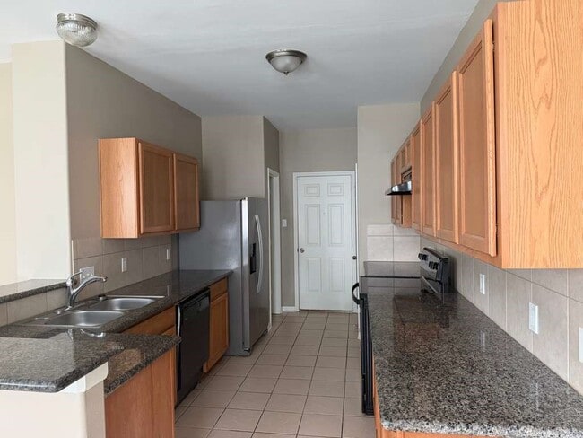 Building Photo - 6055 Yorkglen Manor Ln