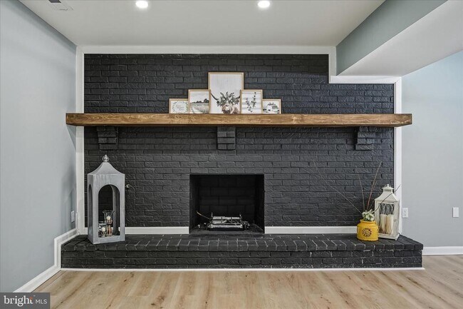 Building Photo - 110 Elaine Dr