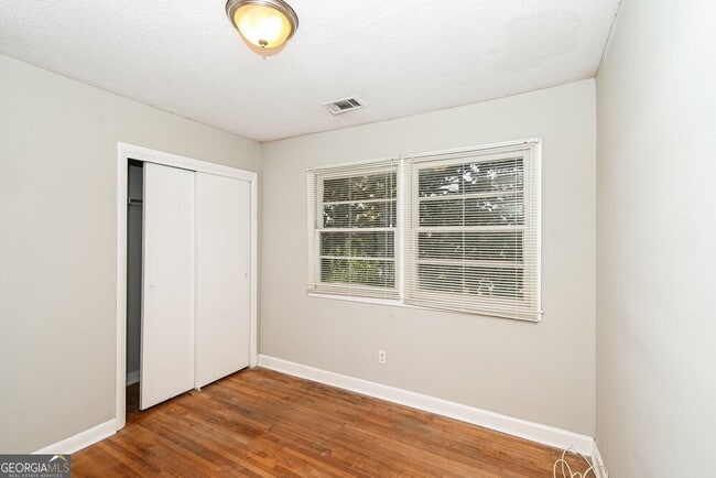 Building Photo - 3990 Rutgers Dr SW