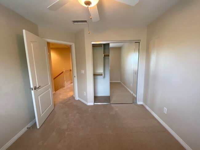 Building Photo - Great Tri-Level Townhome in Coastal Carlsbad Location!