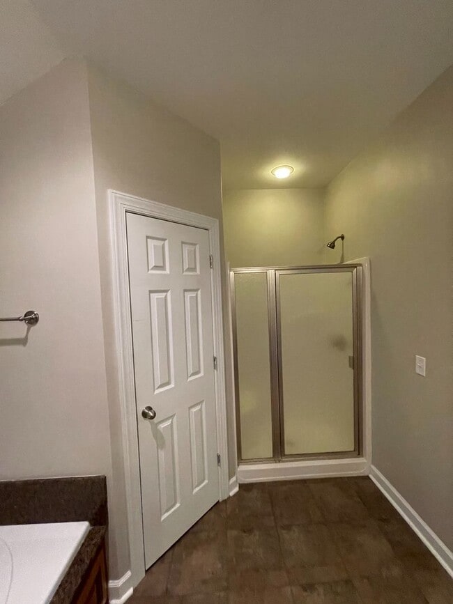 Building Photo - 310 Stratford Dr