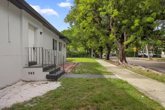 Building Photo - 2375 SW 16th Ave