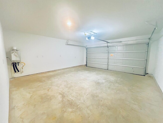 Building Photo - 3043 Mallorca Dr