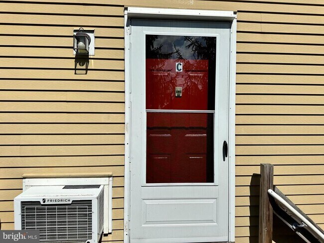 Building Photo - 410 North St