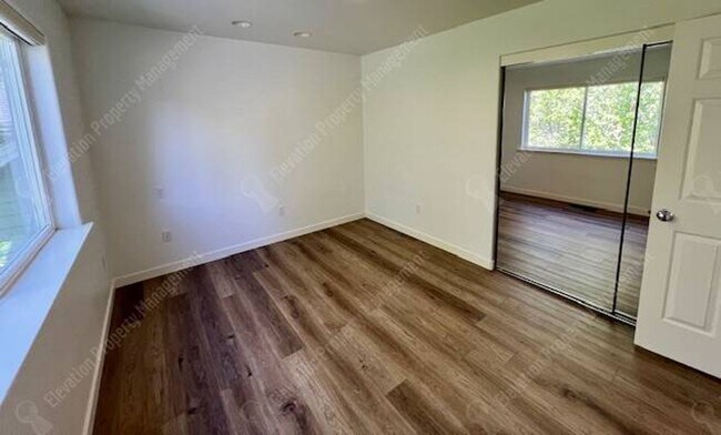 Building Photo - Beautifully updated 3 BR on west side of Bend