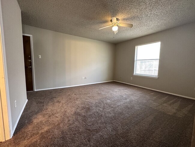 Building Photo - 1007 Southmoor Dr