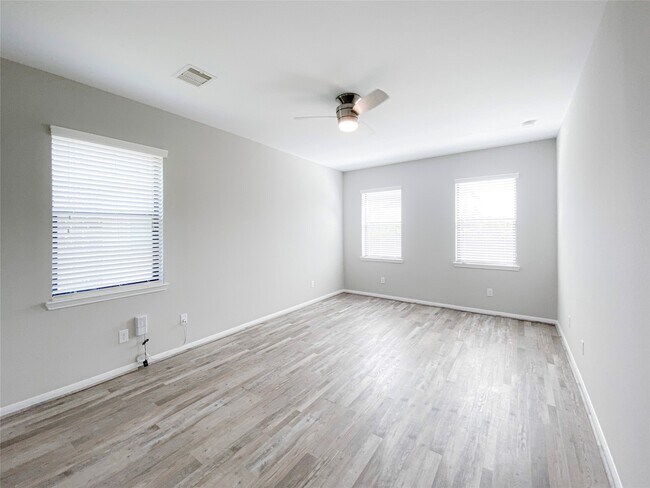 Building Photo - 6227 Carnaby Ln