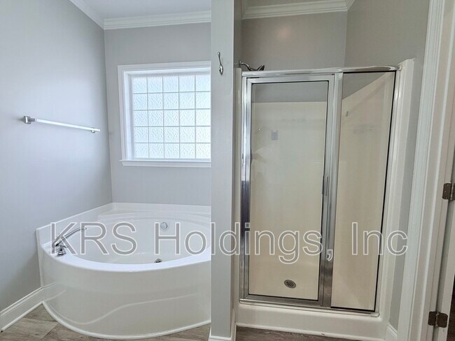 Building Photo - 5810 Spring Glen Lane