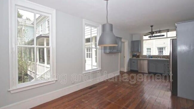 Building Photo - 27 Smith St