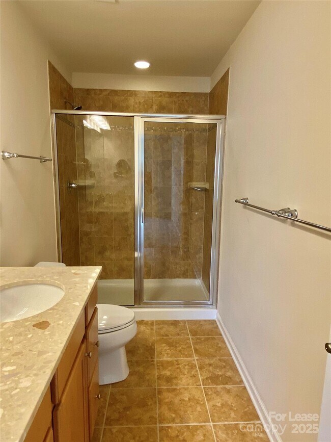 Building Photo - 2601 Silverthorn Dr