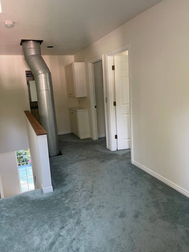 Building Photo - 496 Fairway Ct