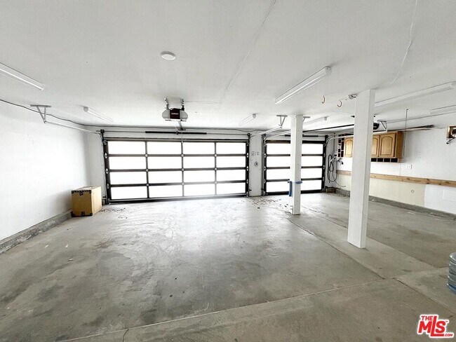 Building Photo - 10758 Cozycroft Ave