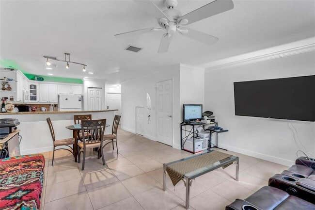 Building Photo - 1534 NW 45th St