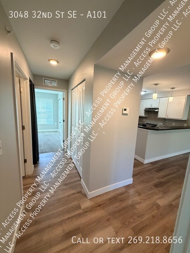 Building Photo - 3048 32nd St SE