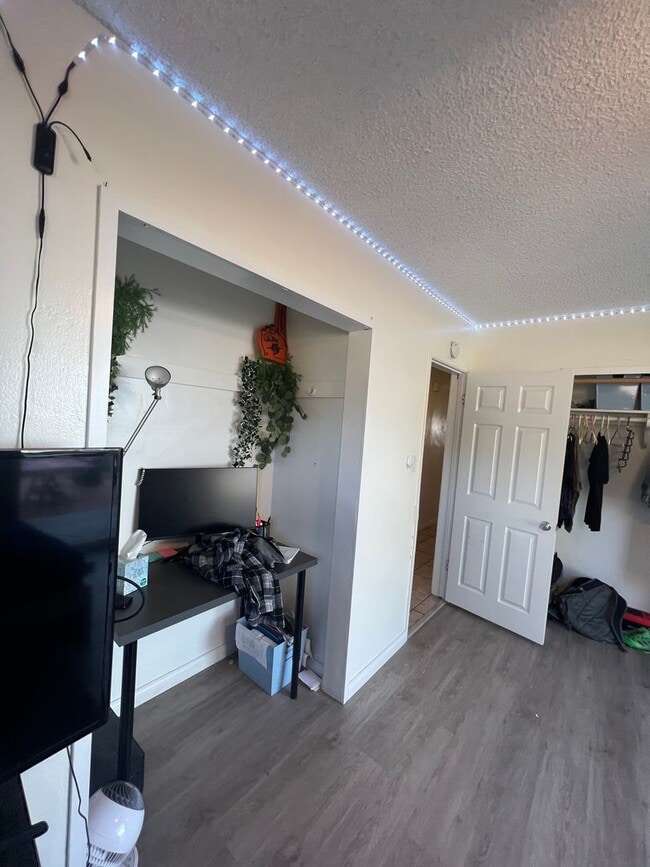 Building Photo - Updated 5 bedroom 3 bathroom house w/ HUGE YARD