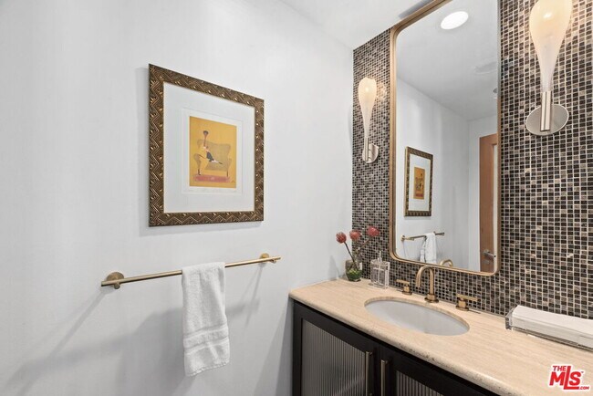 Building Photo - 8405 Edwin Dr