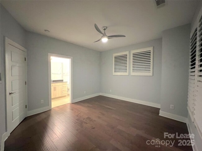 Building Photo - 211 Doggett St