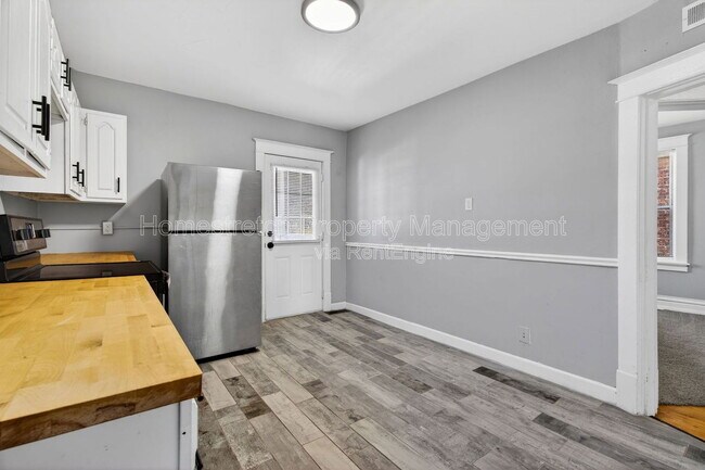 Building Photo - 3923 Miami St