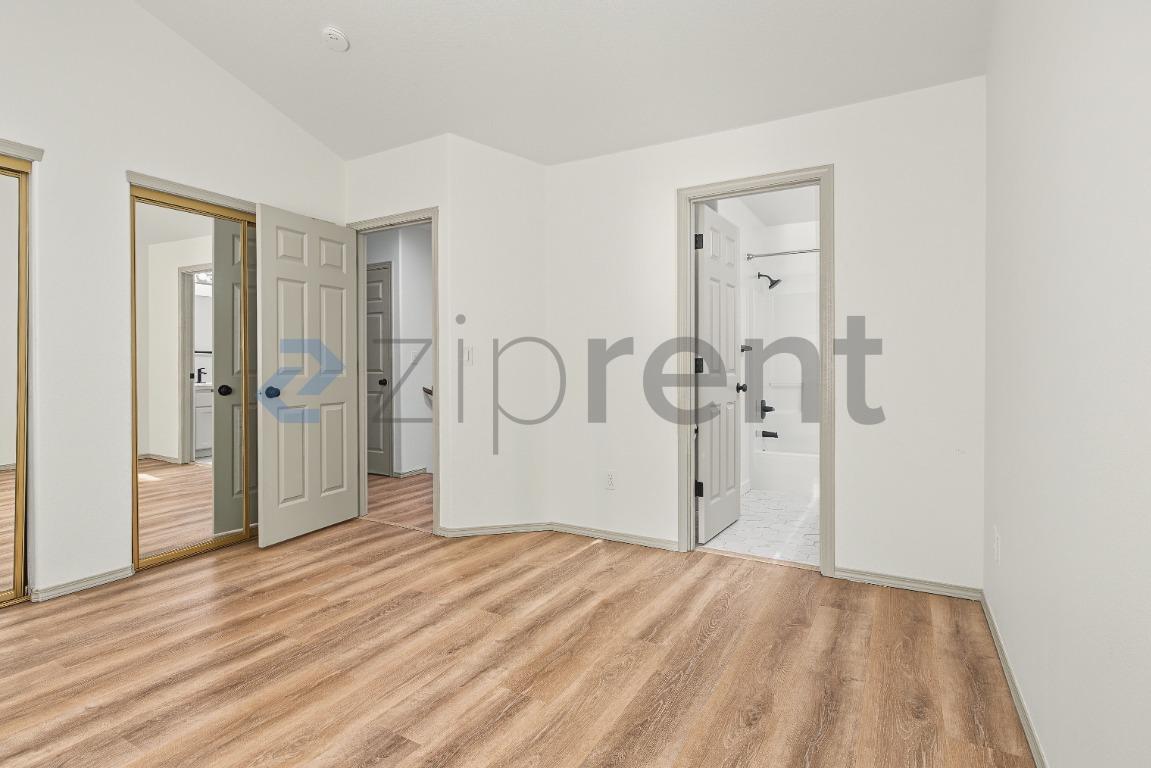 Building Photo - Unit