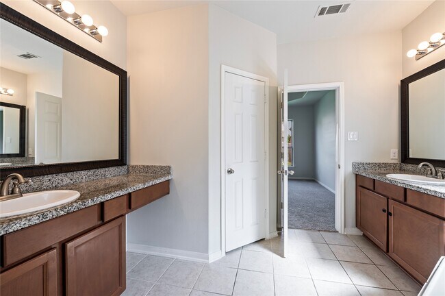 Building Photo - 632 Kickapoo Ct