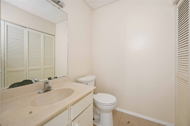 Building Photo - 12033 Bob White Dr